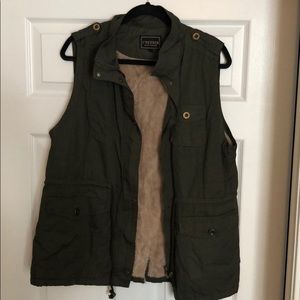 Olive green fur lined vest 3XL